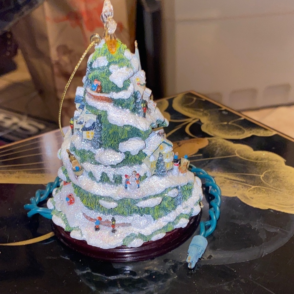 Box28 Thomas Kinkade Festive Holiday Tree with Star Topper - Picture 6 of 6